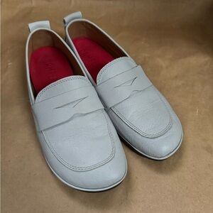 Camper Right Nina Grey Leather Loafers. Size EU 37/US 7